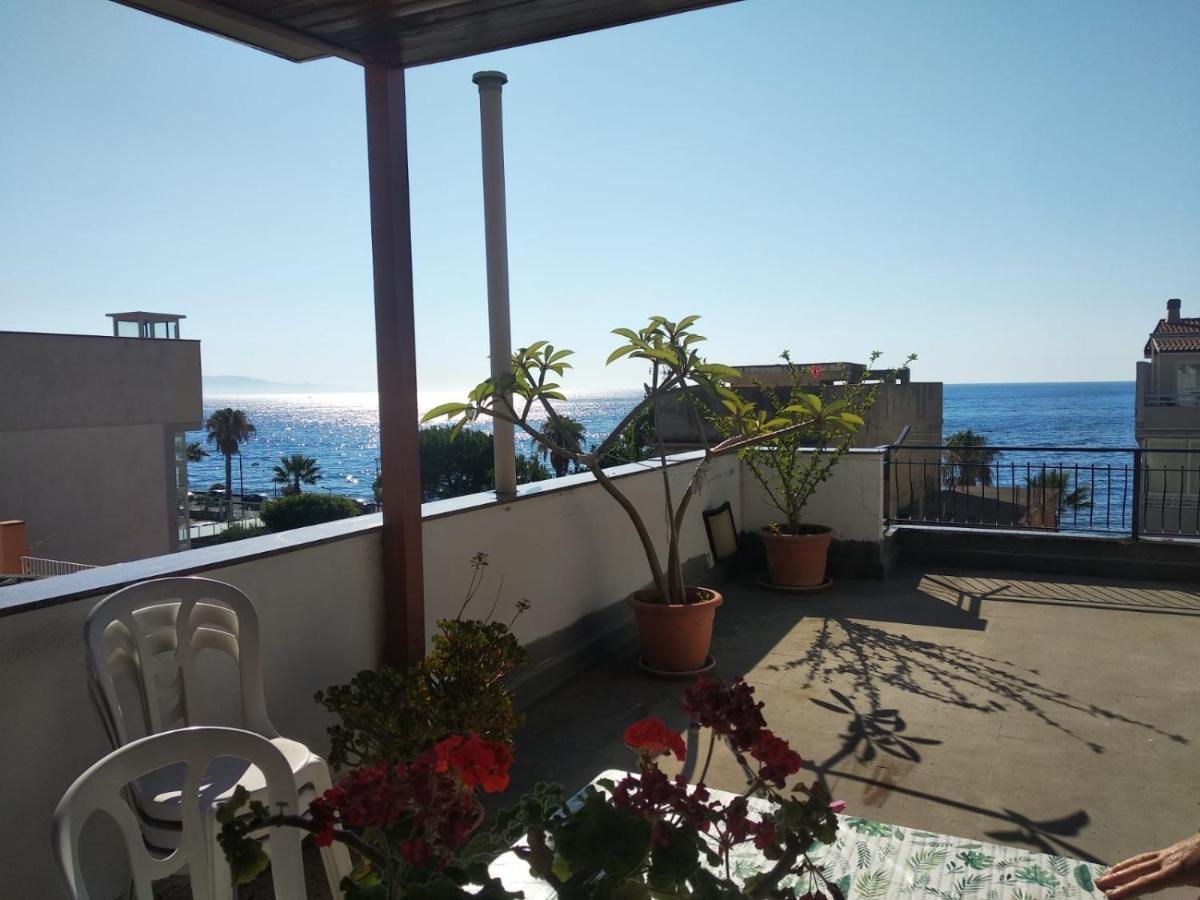 Casa Nupi Lägenhet SantʼAlessio Siculo Exteriör bild